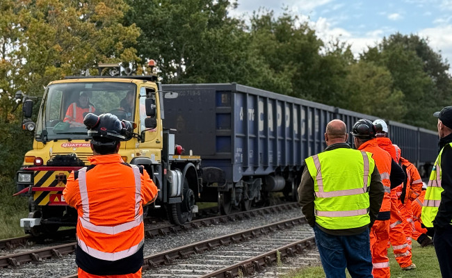 Rail road vehilcle helps out