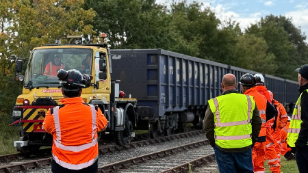 Rail road vehilcle helps out